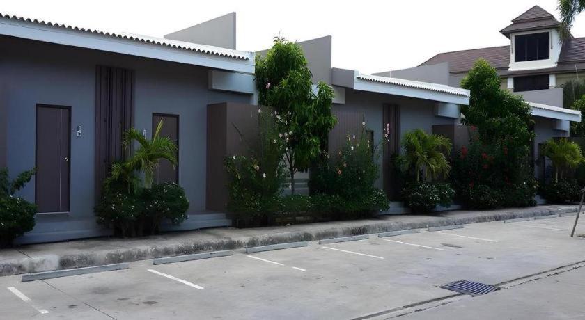 Sritrakul Place 3*